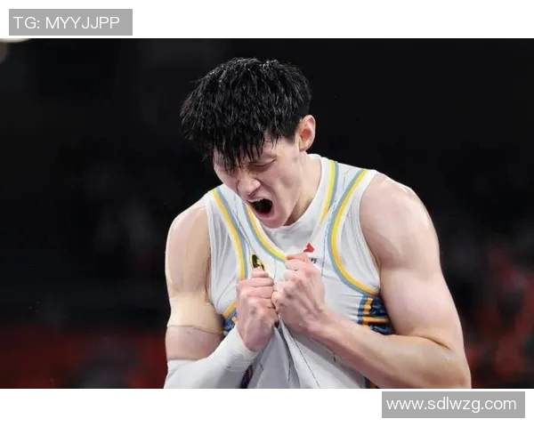 曾凡博的崛起之路：从青涩少年到篮球场上的新星